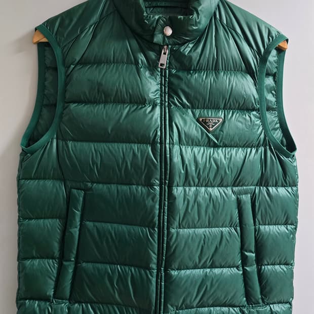Prada 프라다 메탈 삼각로고 패딩 베스트 46