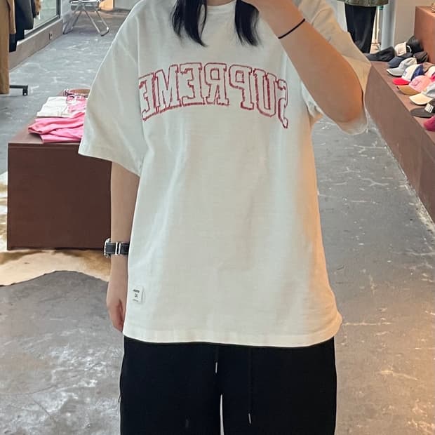 슈프림 스케치 자수로고 숏슬리브탑 화이트 반팔 H1907