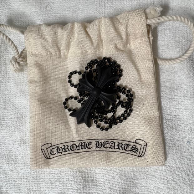 크롬하츠 실리크롬 CH크로스 팬던트 블랙