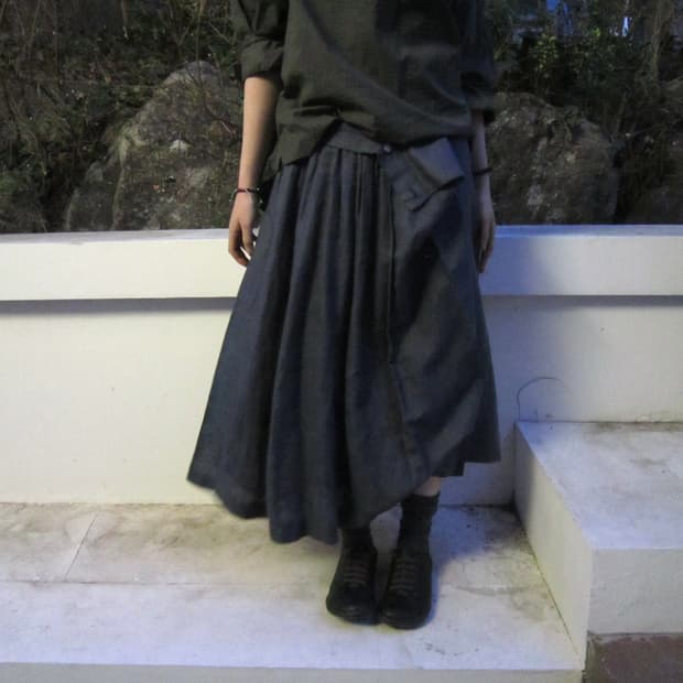 빈티지 코튼 롱 스커트 더블 버튼 턱 플리츠 디테일 네이비