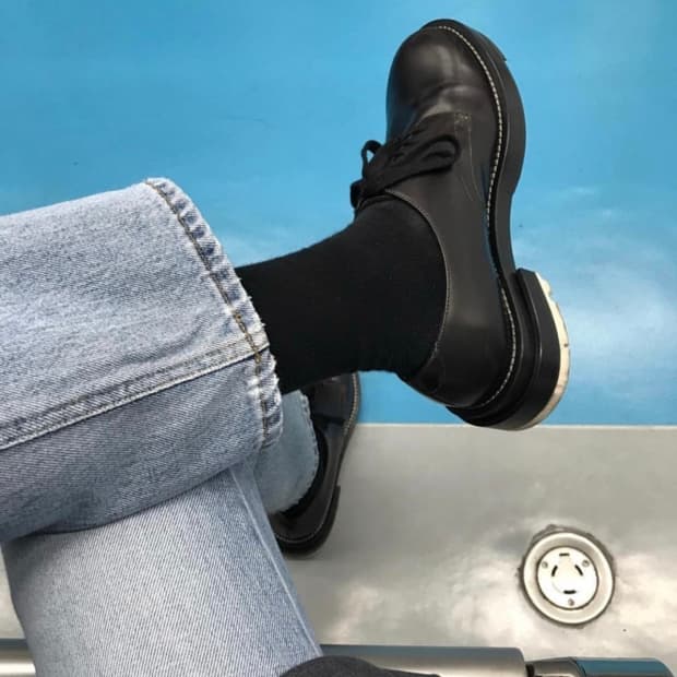 "청키한 실루엣의 정점, 마르니(MARNI)의 위트를 발끝에서 경험하십시