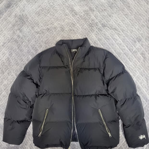 스투시 다운퍼퍼 나일론 블랙(m사이즈)