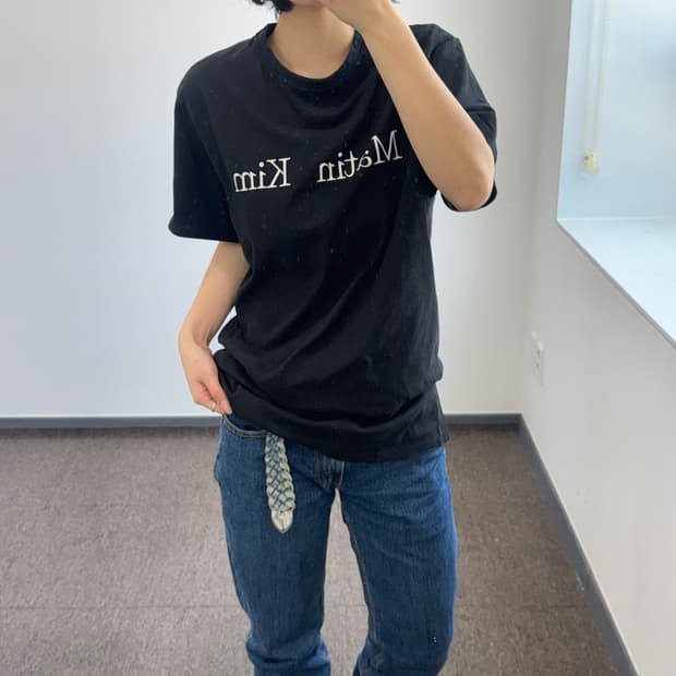 Matin kim 마땡킴 화이트 로고 블랙 반팔