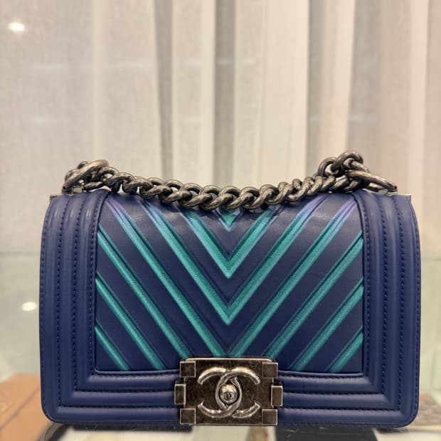 샤넬 보이백 한정판