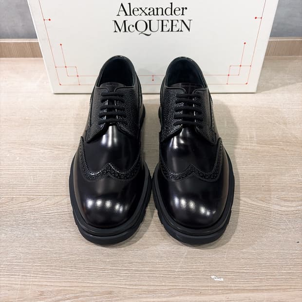 (정품/새상품) 알렉산더 맥퀸 남성 블랙 텍스처 더비