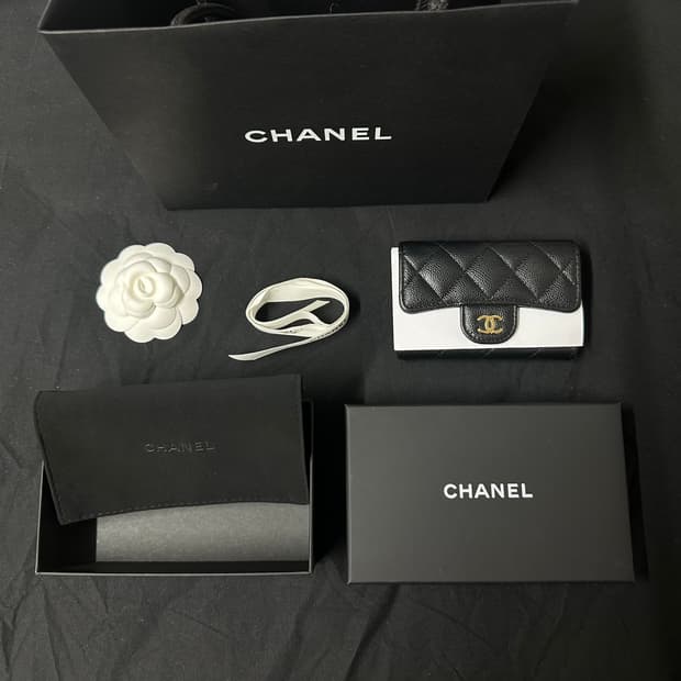 샤넬 클래식 똑딱이 금장 내장지퍼
