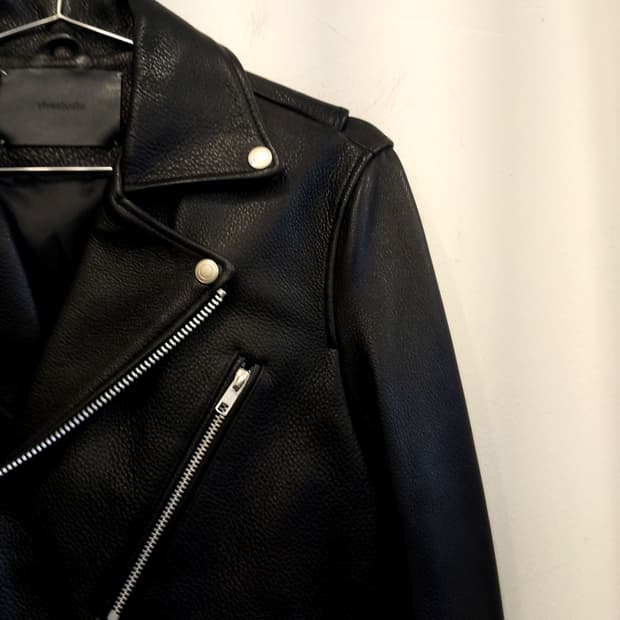 비바 스튜디오 블랙 크롭 라이더 자켓