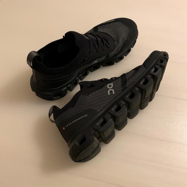 온 러닝 클라우드 6 벌사 블랙 런닝화