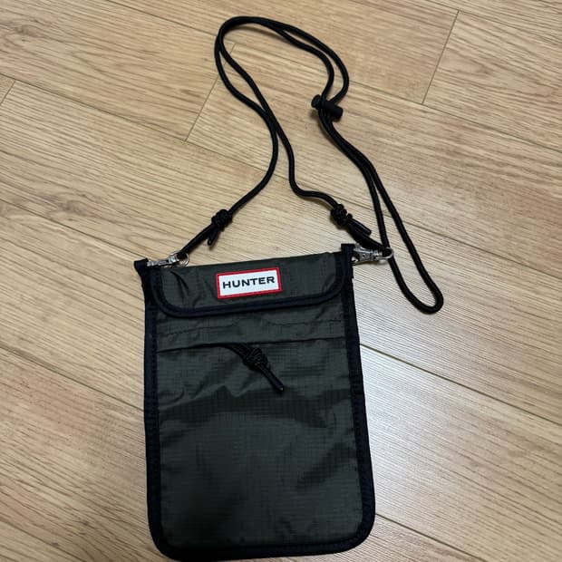 헌터 크로스백(파우치) 카키