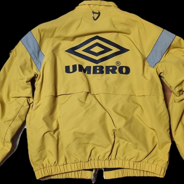 엄브로 바람막이