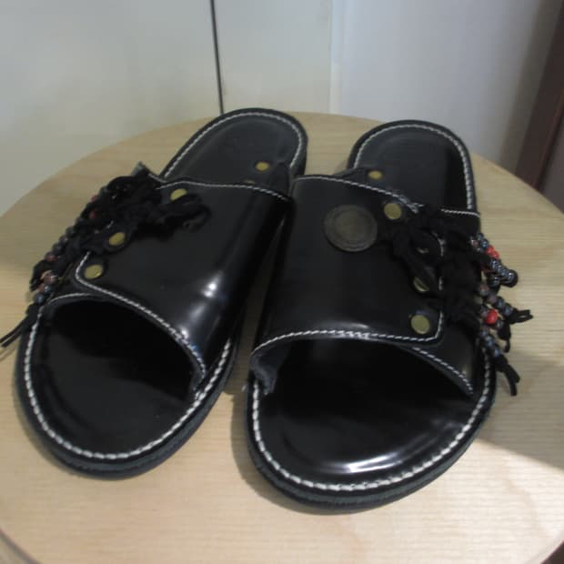 ferker 페르커 블랙 가죽 장식 슬리퍼 