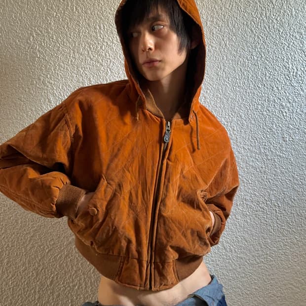 C.V.T. 페이크 레더 크롭 후드 봄버