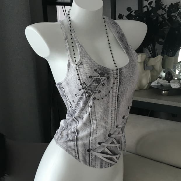 ༒ RACE UP PRINTED SLEEVELESS IVORY