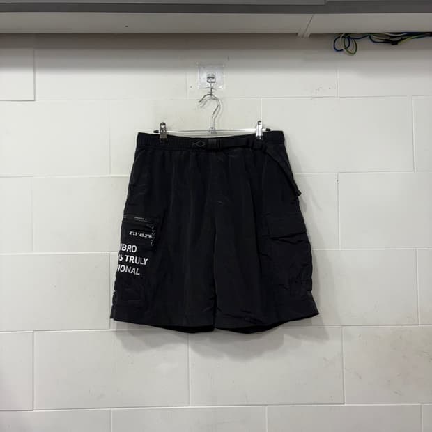 엄브로 카고 나일론 반바지 블랙