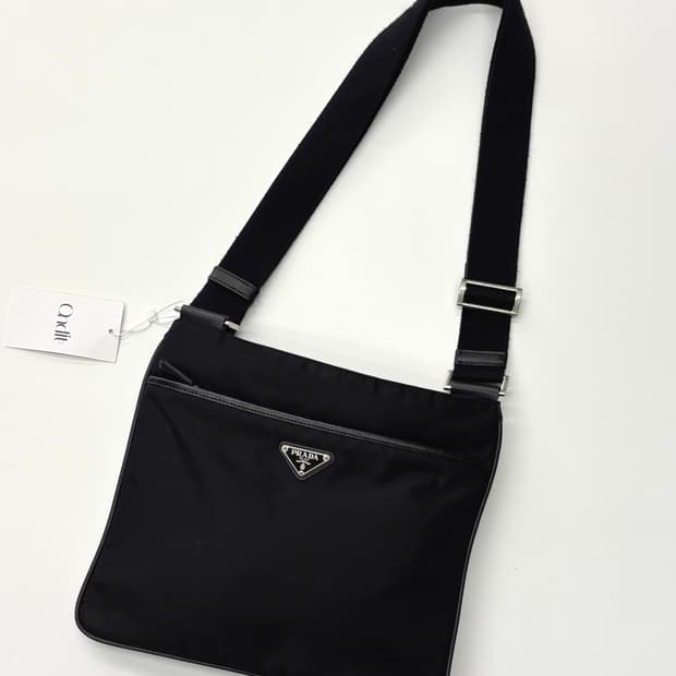 Prada 프라다 삼각로고 나일론 메신저백