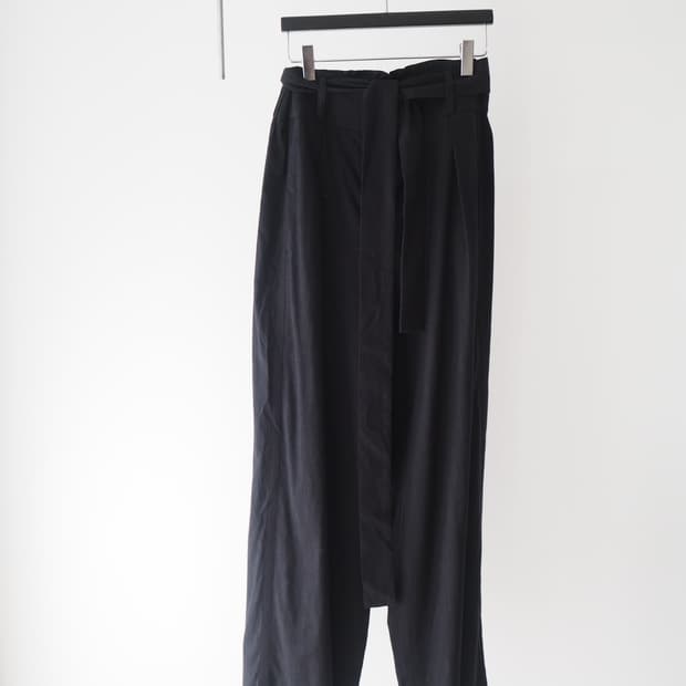 modify line detail pants