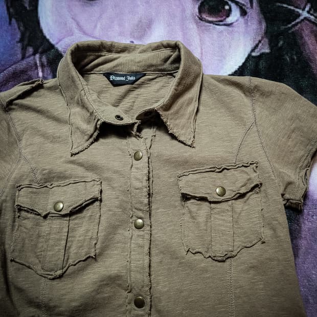 Diamond Julia Distressed Short Shirts