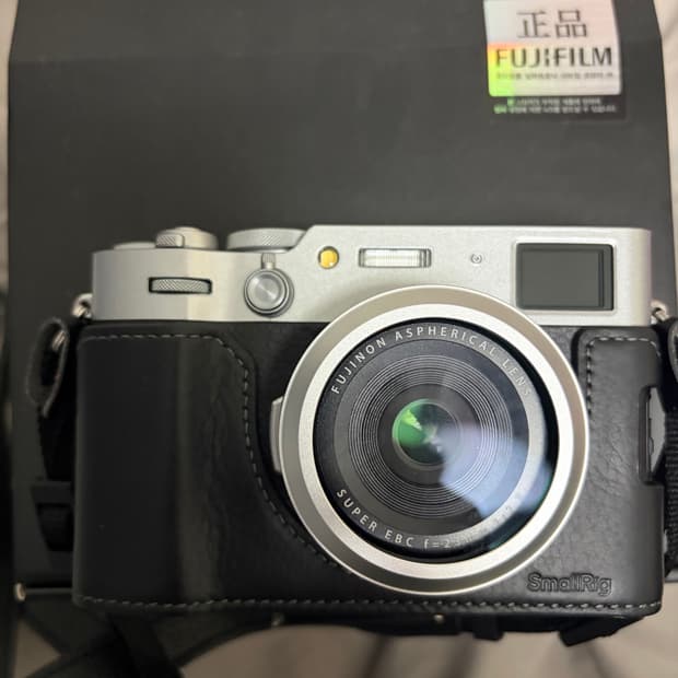 후지필름 X100VI 실버 + 악세사리 판매합니다.
