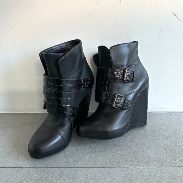 사카이 블랙 버클 레더 웨지부츠