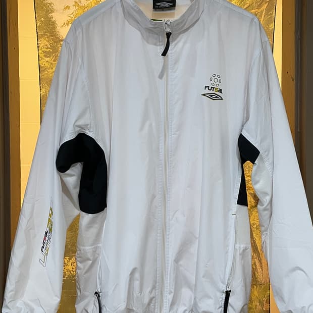 엄브로 올드스쿨 바람막이