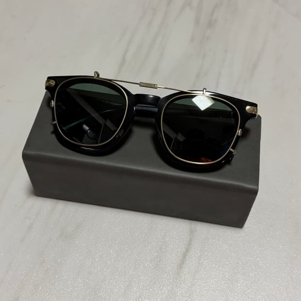 이동휘 안경 그라픽플라스틱 x 옐로우비 1920 49