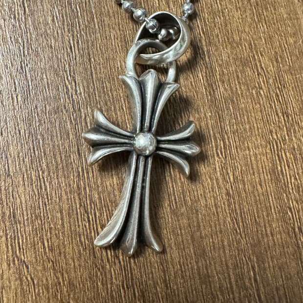 크롬하츠 CH 크로스 위드 베일 펜던트