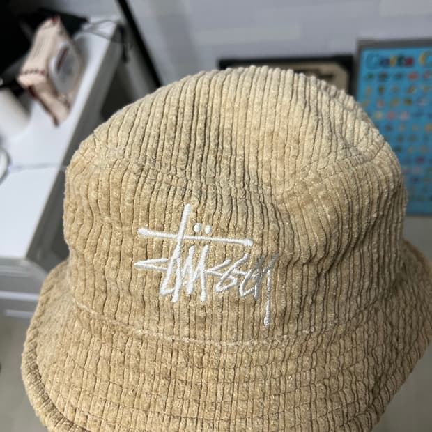 스투시 코듀로이 버킷햇 베이지 팝니다