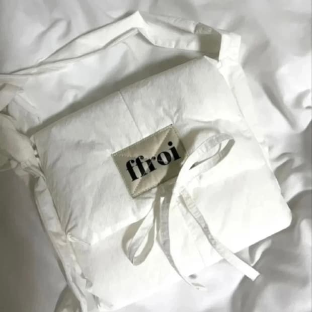 프루아 브리즈백 패딩가방 휴닝바히에 착용