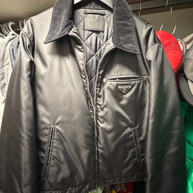 프라다 리나일론 블루종 자켓 판매합니다