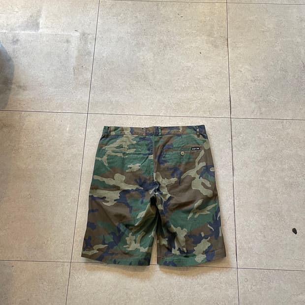 HUF 허프 카모 반바지