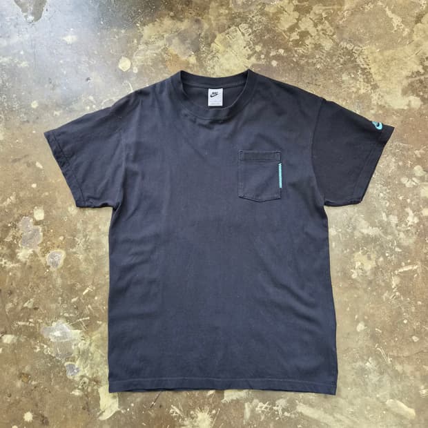 L) 나이키 자수로고 포켓 반팔티 반팔티셔츠