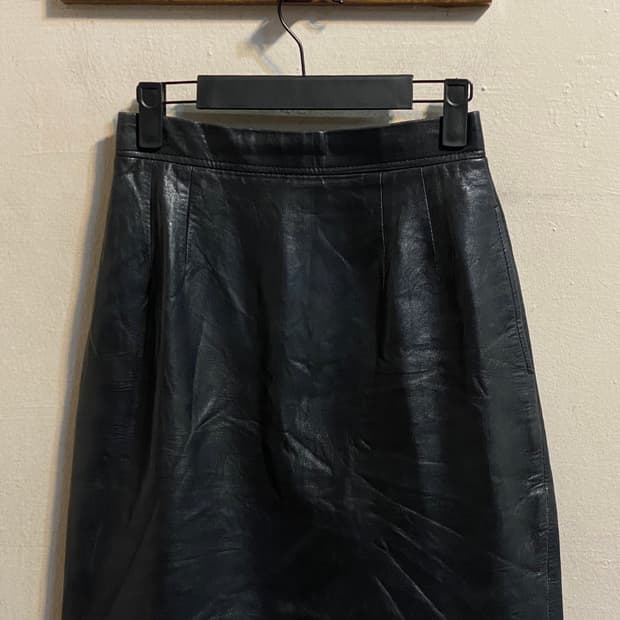 끌로에 블랙 레더 스커트