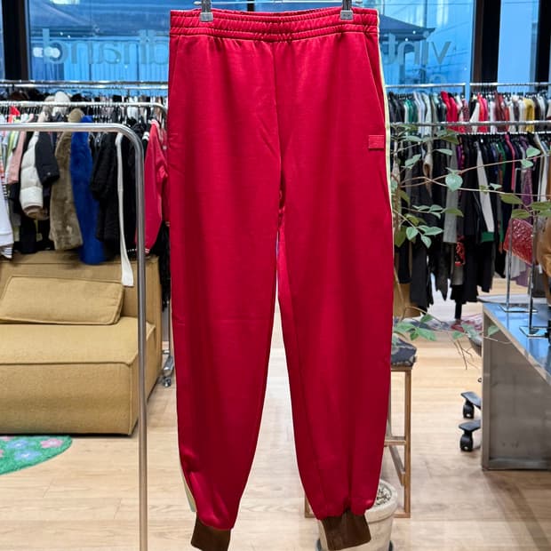 아크네 스튜디오 레드 페이스패치 스웻 팬츠 