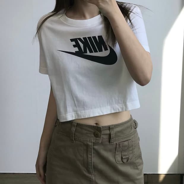 나이키 빅로고 크롭 반팔 티셔츠