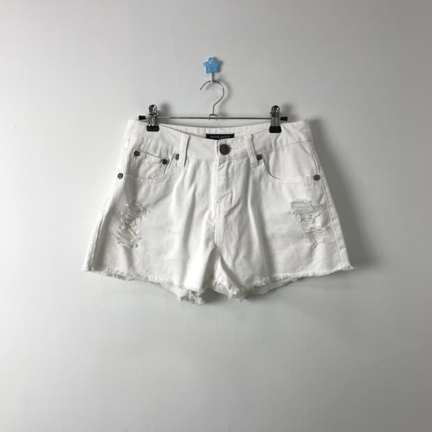 Avail Mode White Cotton Shorts