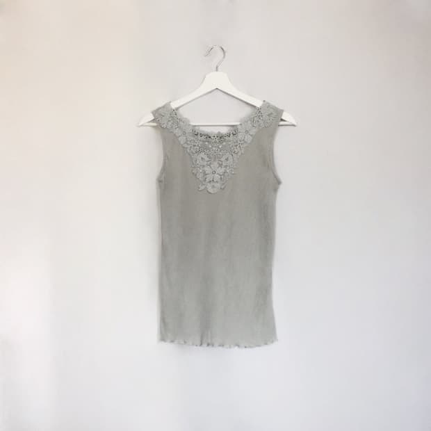 642. sky blue V-neck sleeveless