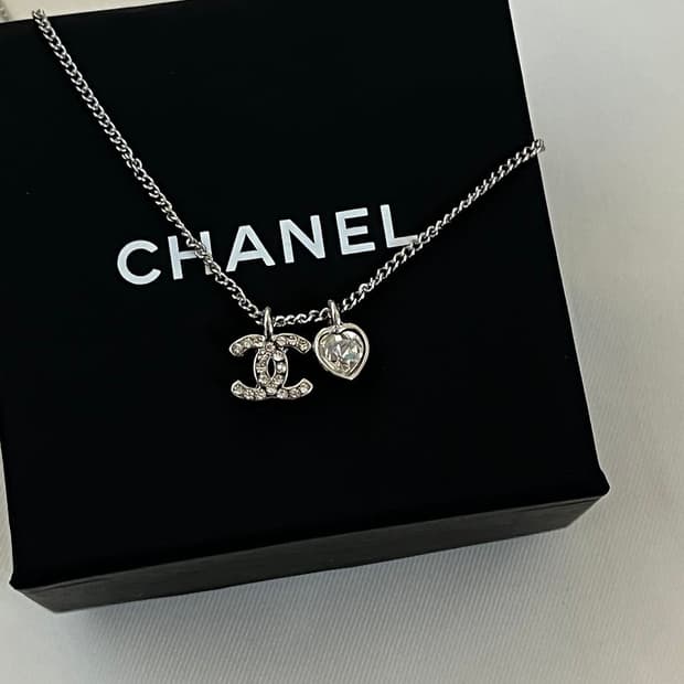 샤넬 정품 업사이클링 CC 데일리 하트 실버목걸이 ​