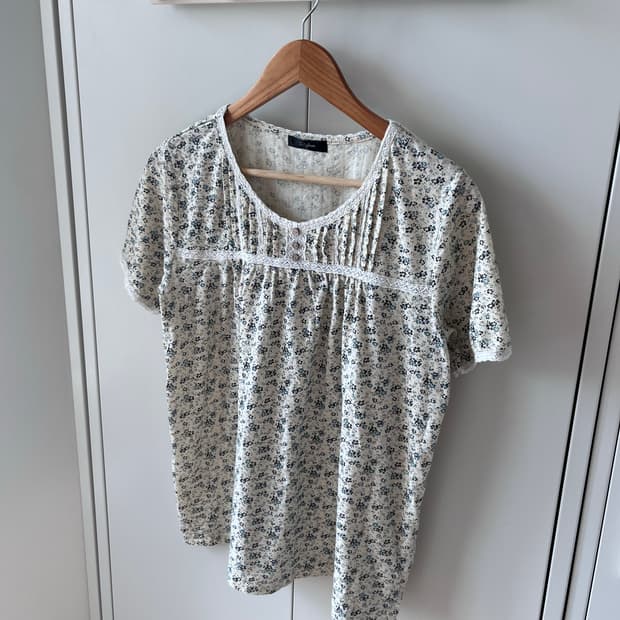 Vintage 잔꽃 단추 레이스 반팔티