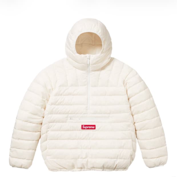 [M] 슈프림 마이크로 다운 하프 집 후드 풀오버 화이트 - 23FW