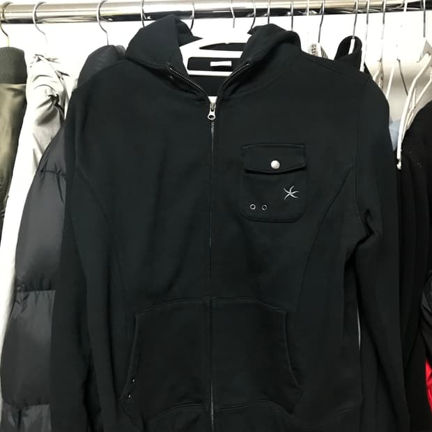 TCM easy pocket hooded zip-up (black)