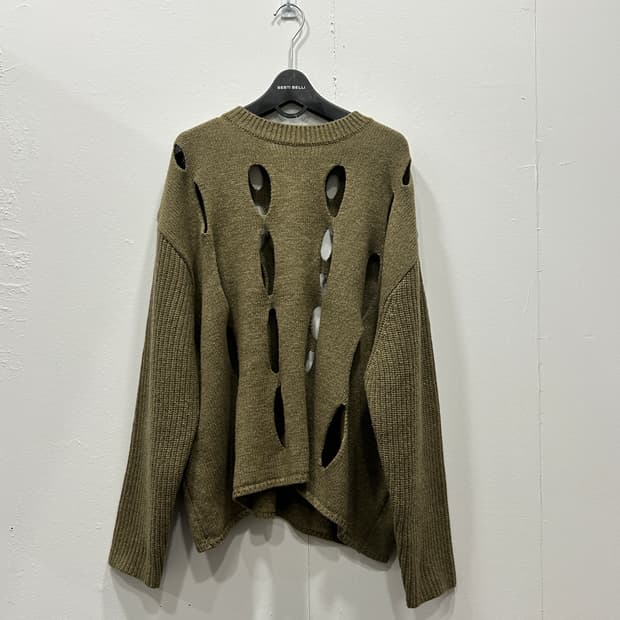 더오픈프로덕트 컷아웃 카키 오버핏 울 니트