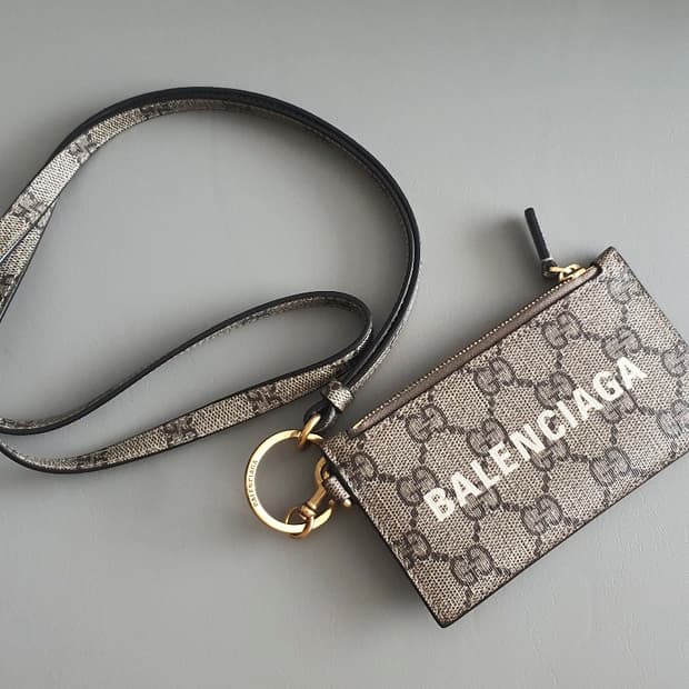 구찌 x 발렌시아가 해커 스트랩 카드지갑