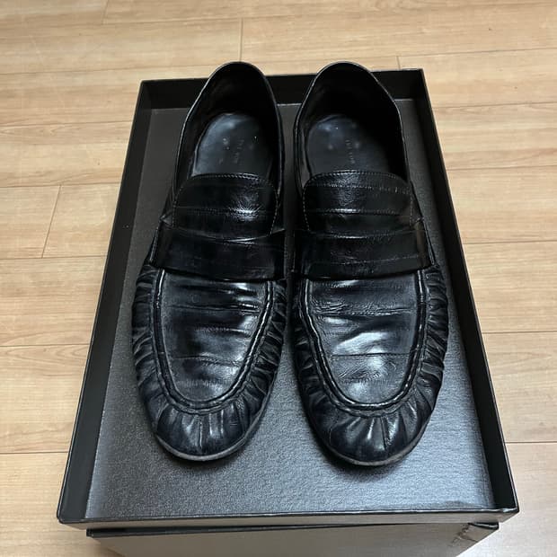 더로우 the row eel 일스킨 소프트로퍼