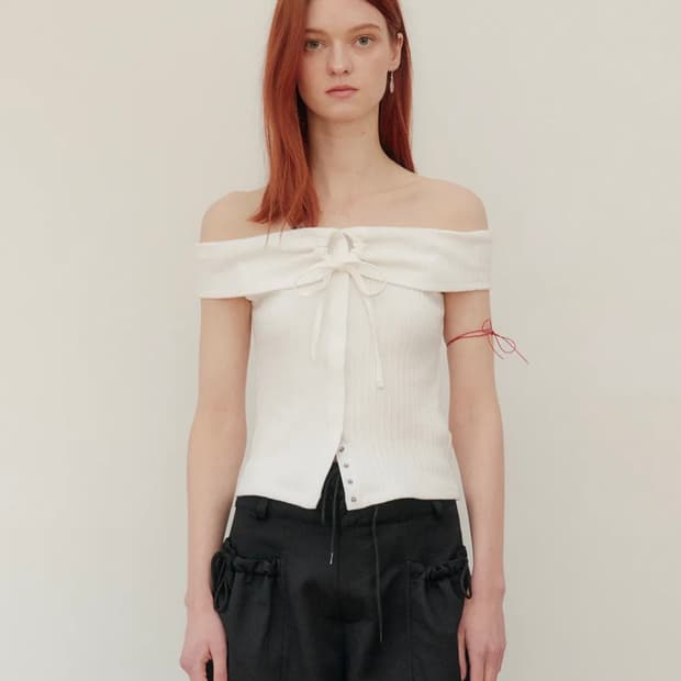 유즈 STRING OFF SHOULDER TOP - IVORY