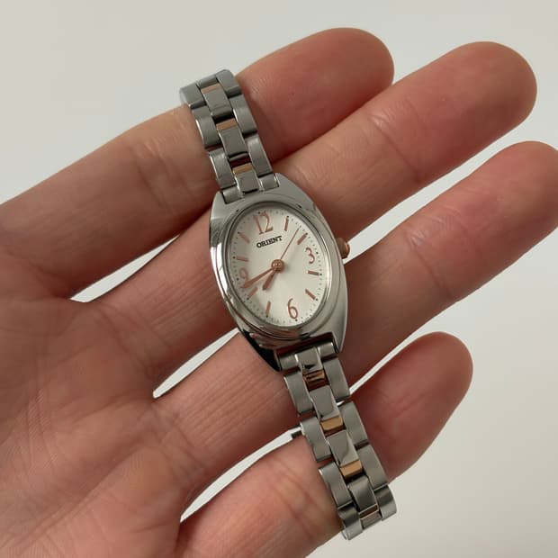 오리엔트 1990년대 빈티지 시계 실버 오벌 쿼츠 여성 