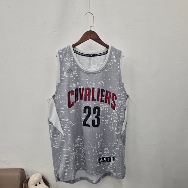 아디다스 NBA 르브론 시티라이츠 져지 황금사이즈 L