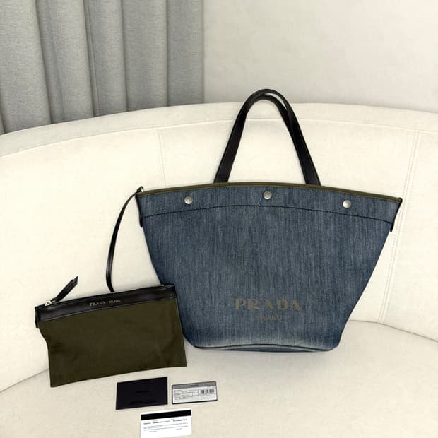 프라다 데님 시티 카프스킨 쇼퍼백