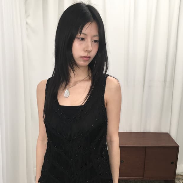 블랙 비즈 슬리브리스