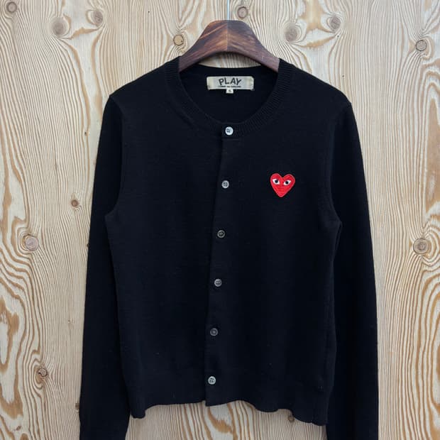 꼼데가르송 레드 하트 울 가디건 
