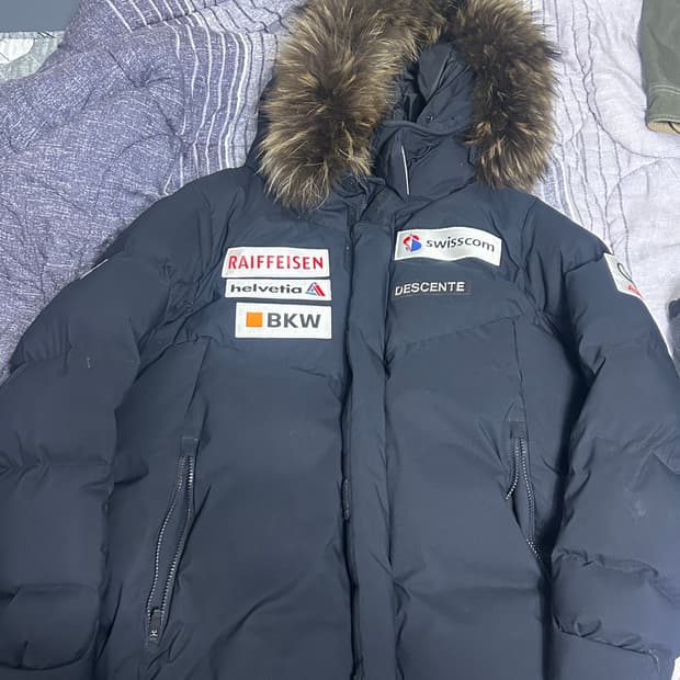데상트 스위스 스키팀 패딩 L 급처